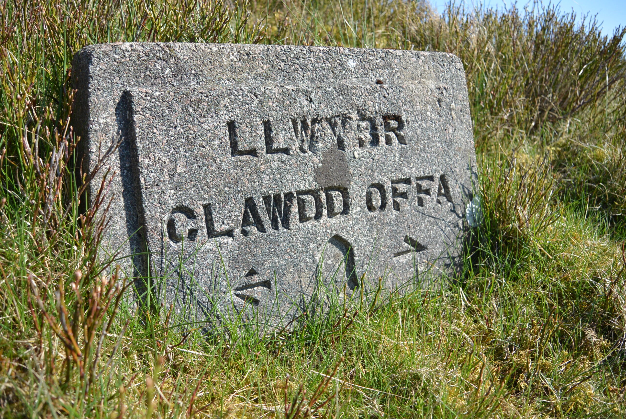 Arwydd-Llwybr-Clawdd-Offa_Offas-Dyke-Path-Sign