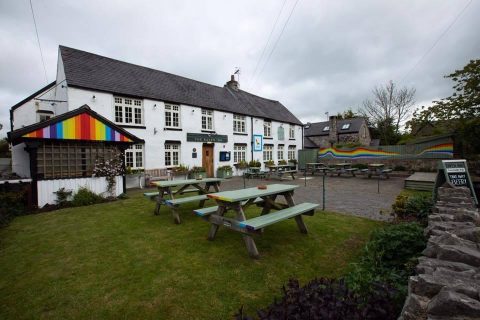 Brogarwch yn ffynnu yn yr AHNE yn ystod cyfnodau anodd