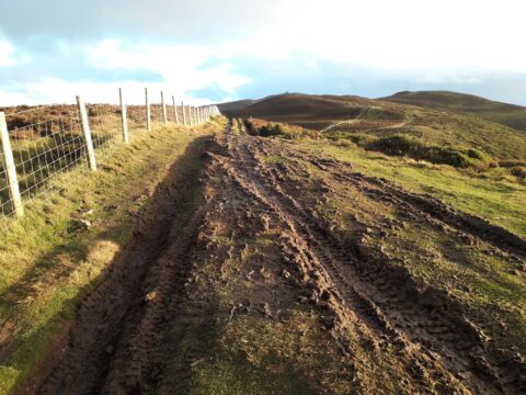 Gweithgarwch oddi ar y Ffordd Anghyfreithlon