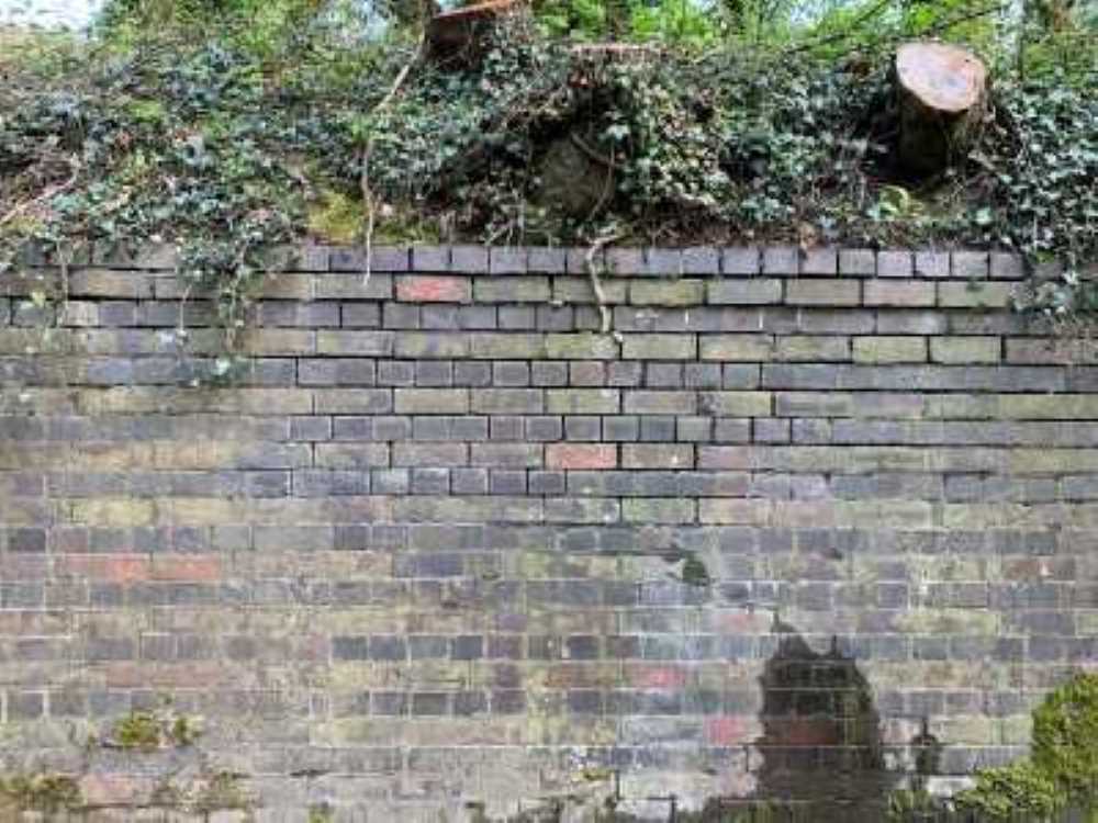 Glyn Valley Tramway Wharf Wall - Wal Tramffordd Cei Dyffryn Glyn