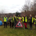 Ceidwaid Ifanc yn tocio coed / Young Rangers pruning trees