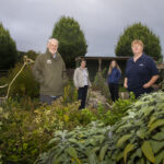 Swyddogion Cymunedau Gwyrdd yn yr ardd Green Community officers in garden